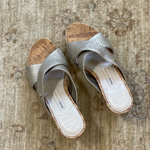 NWOB Dana Buchman Criss Cross Cork Slide Wedges, Muted Gold, Size 6.NWOB - Picture 10 of 14
